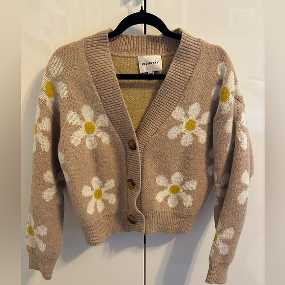 Sweaters - Flower cardigan